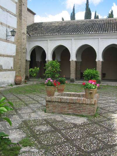 ©Ayto.Granada: Claustro de la Iglesia de EL Salvador