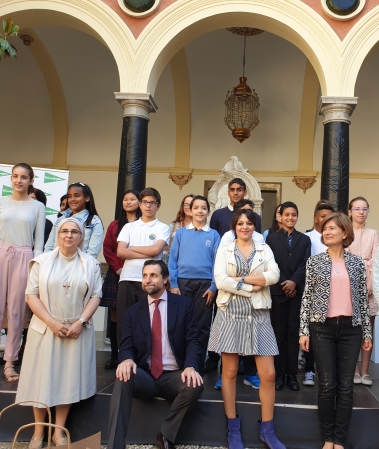 ©Ayto.Granada: El Ayuntamiento de Granada entrega los diplomas de 'reconocimiento al alumnado' de Primaria y Secundaria 
