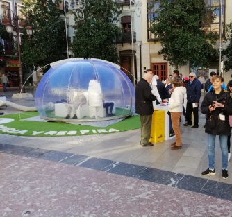 ©Ayto.Granada: Ms de 17.000 personas han visitado la burbuja de aire puro del Ayuntamiento que ha recorrido todos los barrios de la ciudad