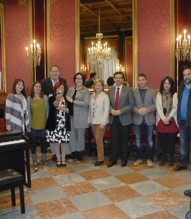 ©Ayto.Granada: El Ayuntamiento de Granada acoge a familias y pacientes de trastorno bipolar en el Da Mundial dedicado a esta enfermedad
