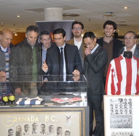 ©Ayto.Granada: UNA RAQUETA DE NADAL, LAS ZAPATILLAS DE GASOL O EL FRMULA 1 DE FERNANDO ALONSO SE EXHIBEN HASTA EL 12 DE MARZO EN EL PALACIO DE CONGRESOS