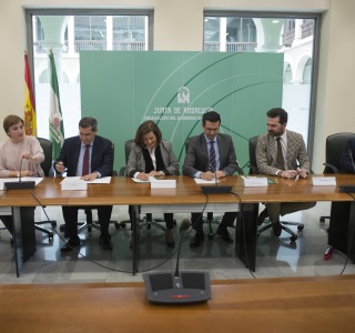 ©Ayto.Granada: Ayuntamiento, Junta y Diputacin firman un acuerdo por la infancia que mejorar la vida de 170.000 nios y nias