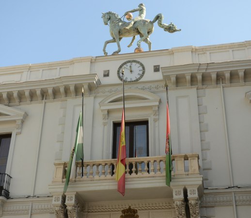 ©Ayto.Granada: El Ayuntamiento apaga este sbado las luces del edificio de la Plaza del Carmen como adhesin a la 'Hora del Planeta'