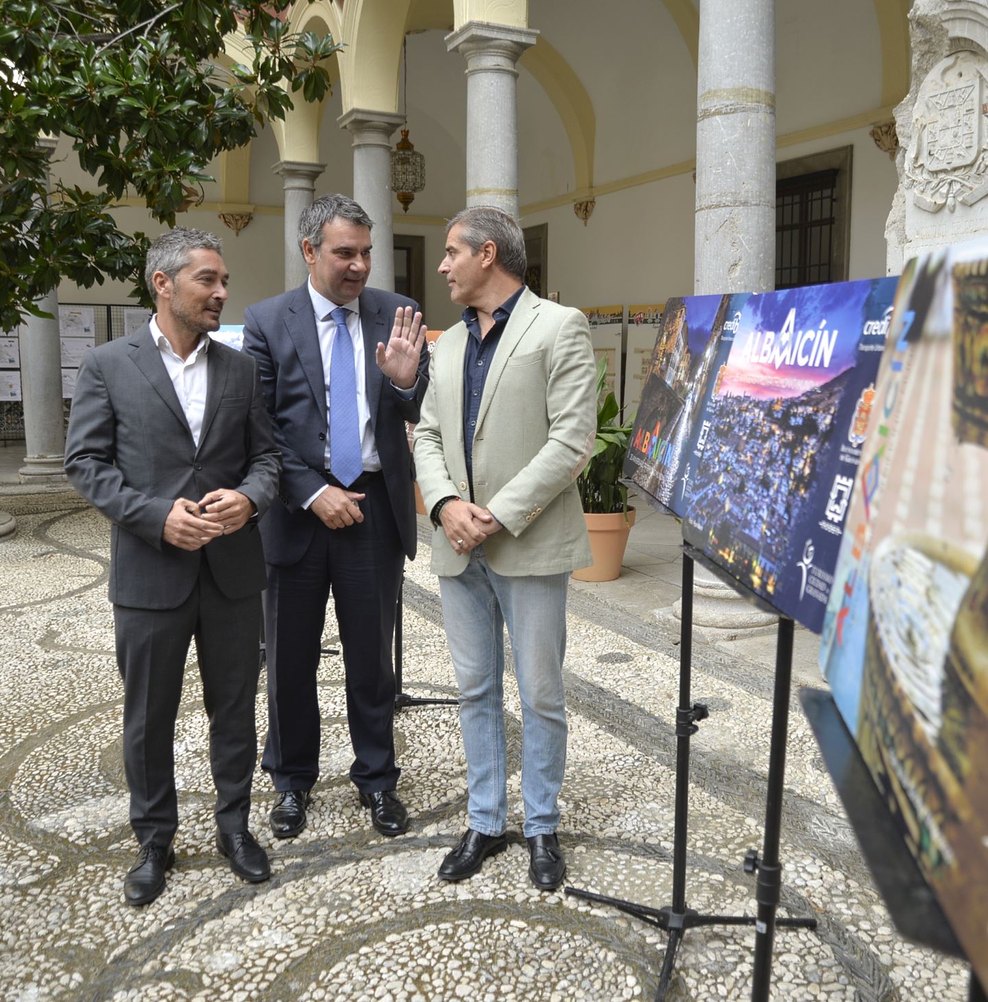 ©Ayto.Granada: El Ayuntamiento de Granada lanza 50.000 credibuses conmemorativos del 25 aniversario del Albaicn como Patrimonio de la Humanidad