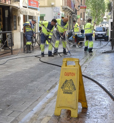 ©Ayto.Granada: El Ayuntamiento activa un dispositivo especial de limpieza en Semana Santa con 55 operarios diarios y doce hidrolimpiadores de agua caliente