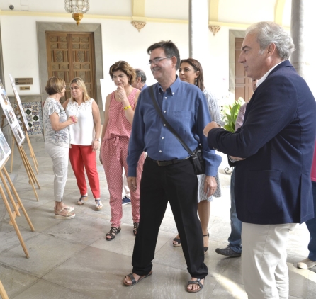 ©Ayto.Granada: La asociacin Edicoma muestra en el patio del Ayuntamiento sus 25 aos de actividad solidaria con los ms desfavorecidos de Granada