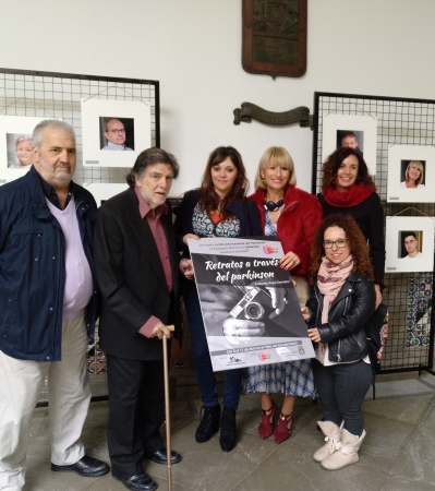 ©Ayto.Granada: El patio del Ayuntamiento de Granada acoge una exposicin de fotografas con motivo del Da Mundial del Parkinson