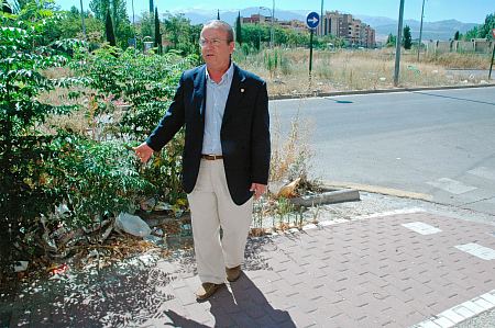 MEDIO AMBIENTE INSTALAR 240 NUEVOS CONTENEDORES PARA EL RECICLAJE DE LAS PILAS EN LOS BARRIOS DE LA CIUDAD 