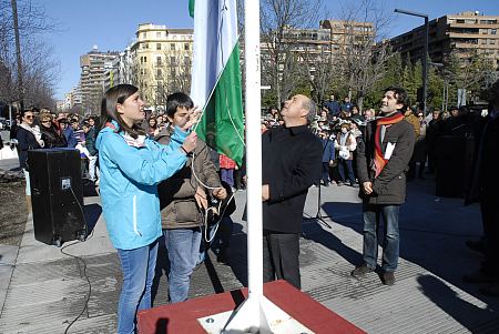 LOS ESCOLARES DE GRANADA  CONOCEN  A LAS PERSONAS ILUSTRES DE LA CIUDAD A TRAVS DE LAS ESTATUAS DE CONSTITUTICN