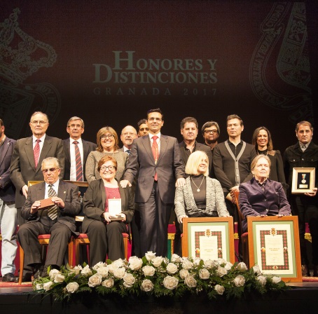 ©Ayto.Granada: EL TEATRO ISABEL LA CATLICA ACOGI ANOCHE EL ACTO SOLEMNE DE ENTREGA DE HONORES Y DISTINCIONES DE LA CIUDAD