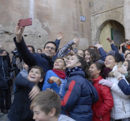©Ayto.Granada: Arranca el plan de recuperacin del patrimonio con la limpieza del Arco de las Pesas