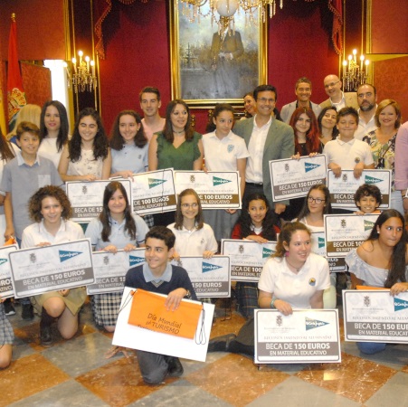 ©Ayto.Granada: El Ayuntamiento premia a los 20 mejores escolares de Primaria y Secundaria de la ciudad
