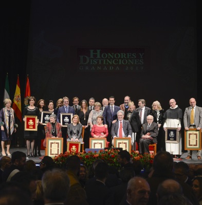 ©Ayto.Granada: El teatro Isabel La Catlica acoge el acto solemne de entrega de Honores y Distinciones de la ciudad