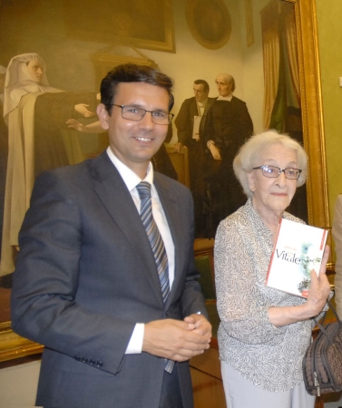 ©Ayto.Granada: El alcalde recibe a la poeta uruguaya galardonada con el premio Lorca