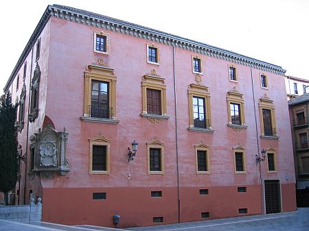 Fachada palacio Arzobispal desde la plaza de las Pasiegas