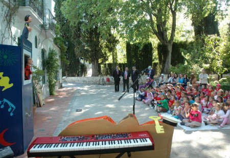 ©Ayto.Granada: LA HUERTA DE SAN VICENTE ENSEA A 2.000 ESCOLARES LA POESA, TEATRO Y MSICA DE GARCA LORCA    