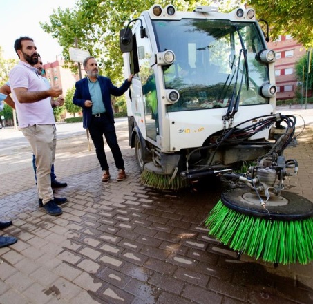 ©Ayto.Granada: EL AYUNTAMIENTO ACTIVA UN PLAN DE CHOQUE DE LIMPIEZA Y BALDEO EN TODOS LOS DISTRITOS PARA COMBATIR EL CALOR Y EVITAR LOS MALOS OLORES   