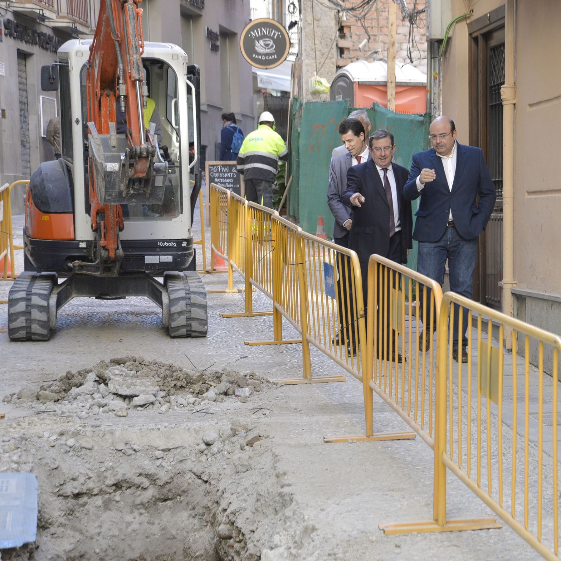 ©Ayto.Granada: El Ayuntamiento de Granada renueva la red de abastecimiento y saneamiento de calle La Colcha, en el centro histrico