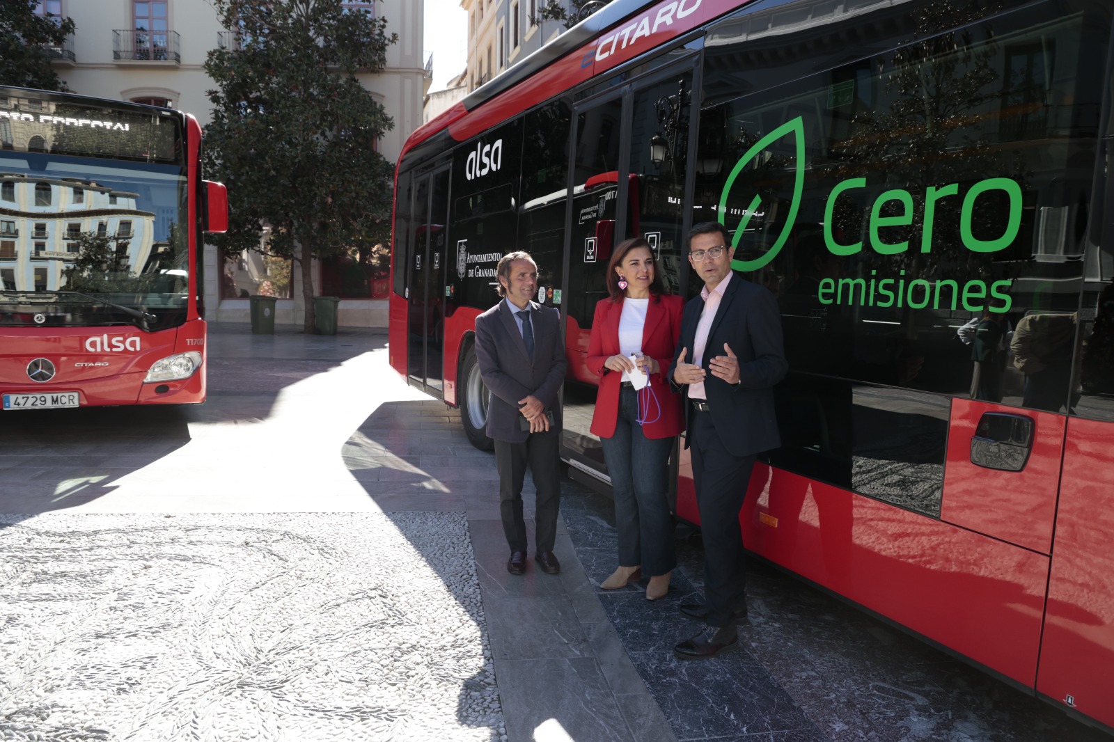 ©Ayto.Granada: EL AYUNTAMIENTO INVIERTE 948.071 EUROS PARA DUPLICAR LAS RAMPAS PARA PERSONAS CON MOVILIDAD REDUCIDA EN TODA SU FLOTA DE AUTOBUSES  