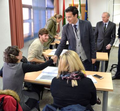 El alcalde clausura la fase terica del curso Comex de Comercio Exterior que impulsan el Ayuntamiento y Bankia 